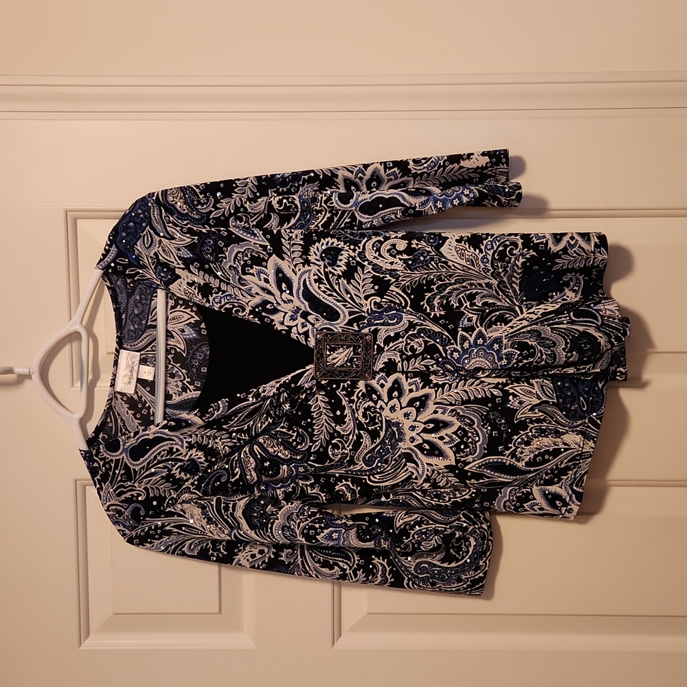 Dress barn size small 3/4 length top